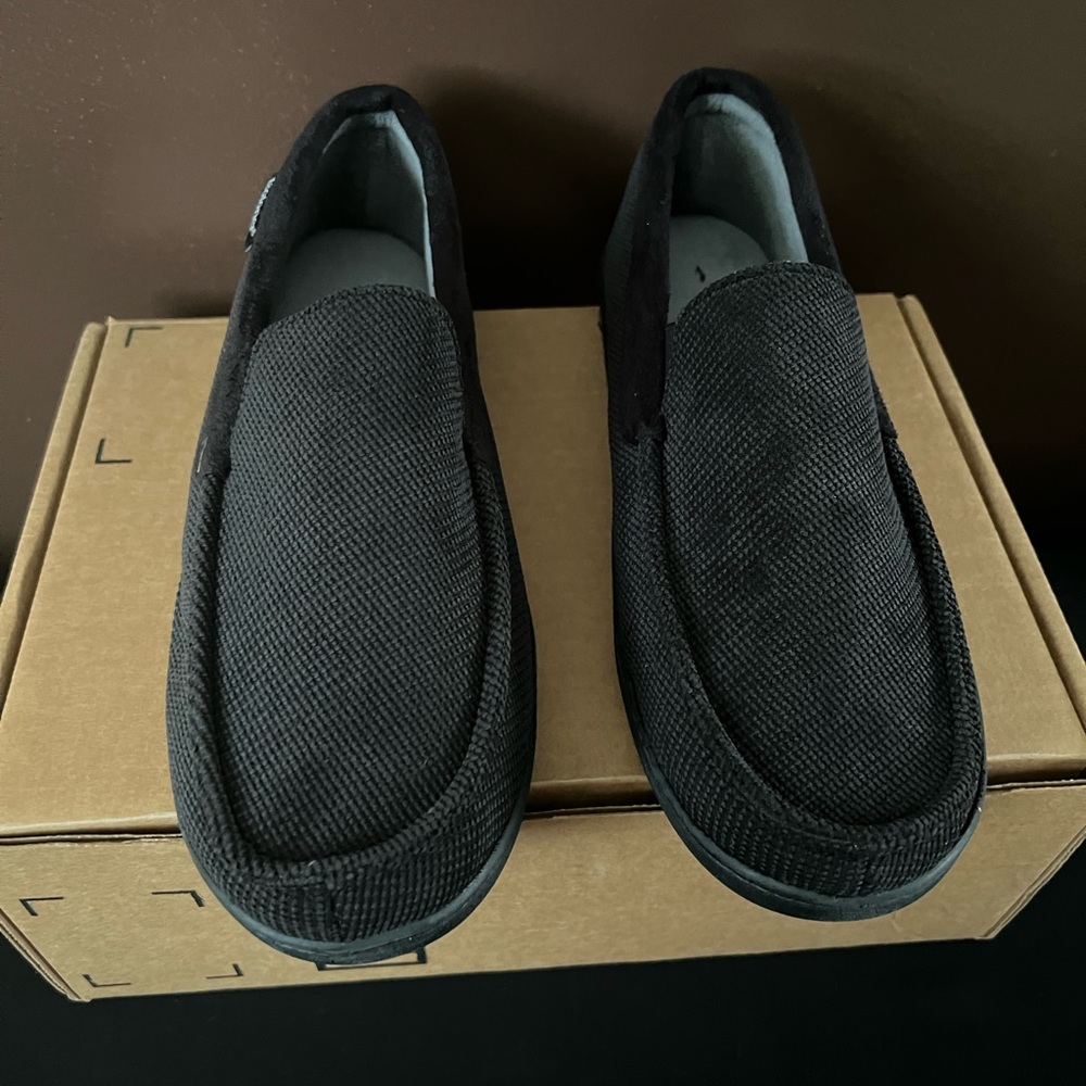 isotoner Men's Diamond Corduroy Moccasin Slipper